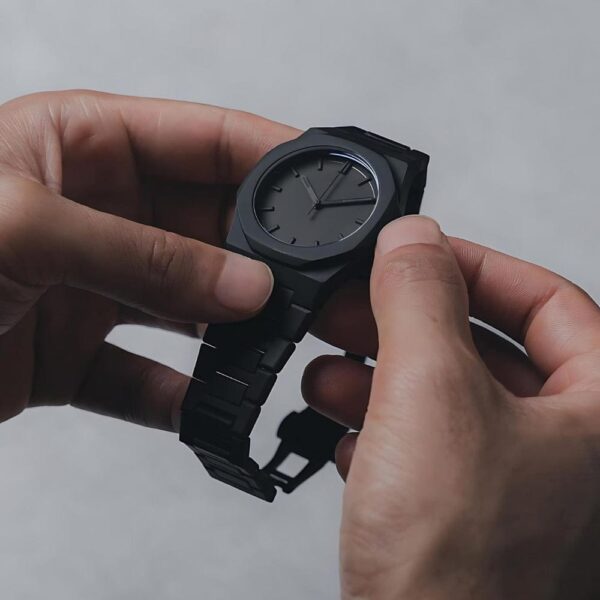 Black Arabic Aura Carbon Fiver Fashionable watch For Men - Image 2
